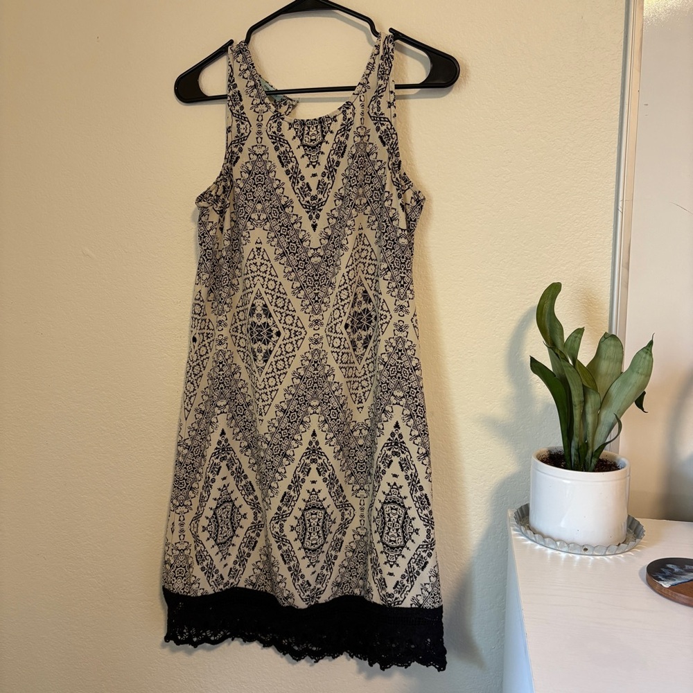Elegant Black and Cream Patterned Dress